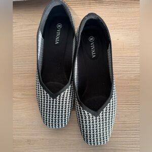 VIVAIA Black and White Houndstooth Flats